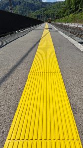 Vodící linie s funkcí varovného pásu